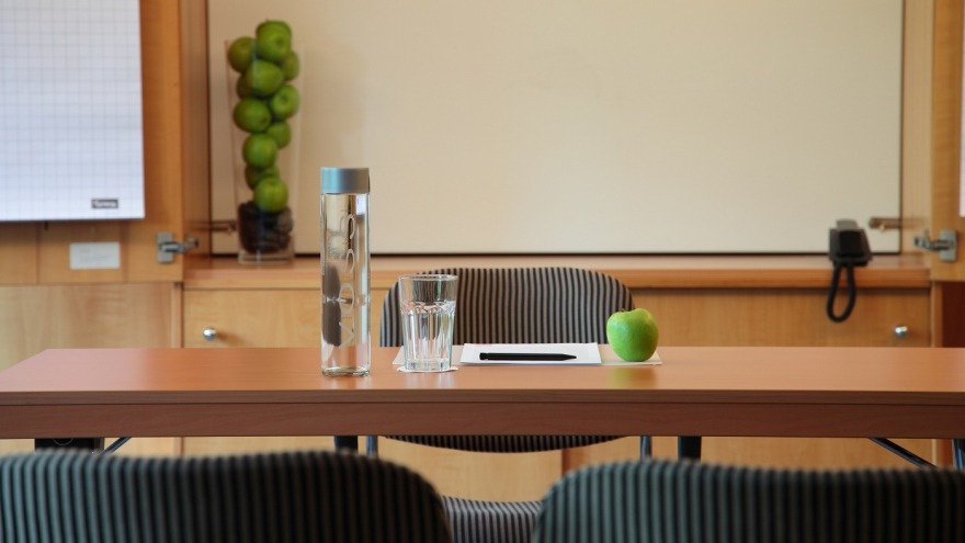 Tagungsraum Potsdam Theaterbestuhlung relexa hotel Berlin - Tagungsraum Potsdam Theaterbestuhlung